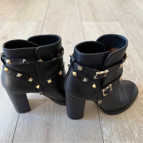 Valentino Garavani Black Grained Leather Rockstud Block Heel Ankle Boot - Picture 4 of 15